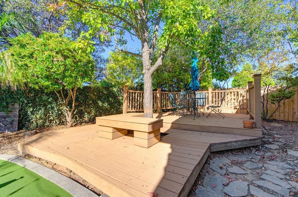 220 Singer Ln, Folsom CA  95630-5277 exterior