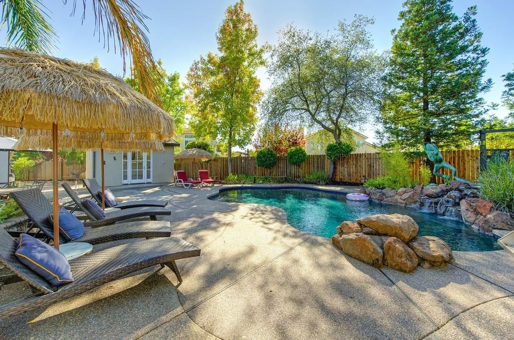 220 Singer Ln, Folsom CA  95630-5277 exterior