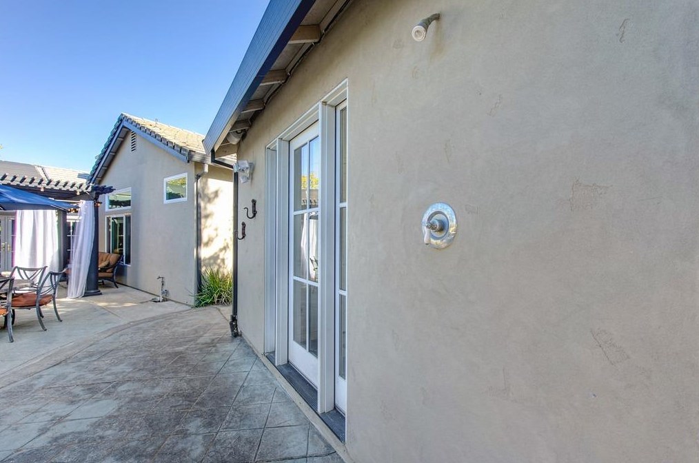 220 Singer Ln, Folsom CA  95630-5277 exterior