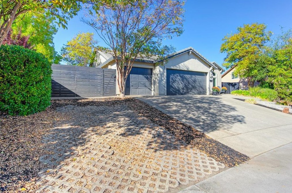 220 Singer Ln, Folsom CA  95630-5293 exterior