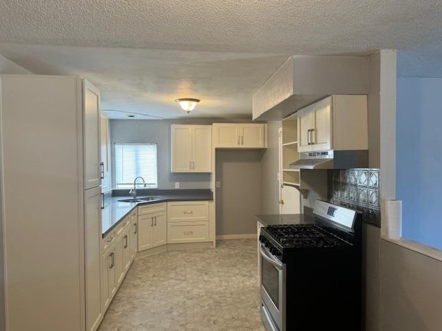 5835 Morse Dr, Oakland CA  94605-1139 exterior