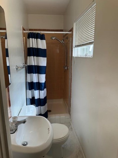 5835 Morse Dr, Oakland CA  94605-1139 exterior
