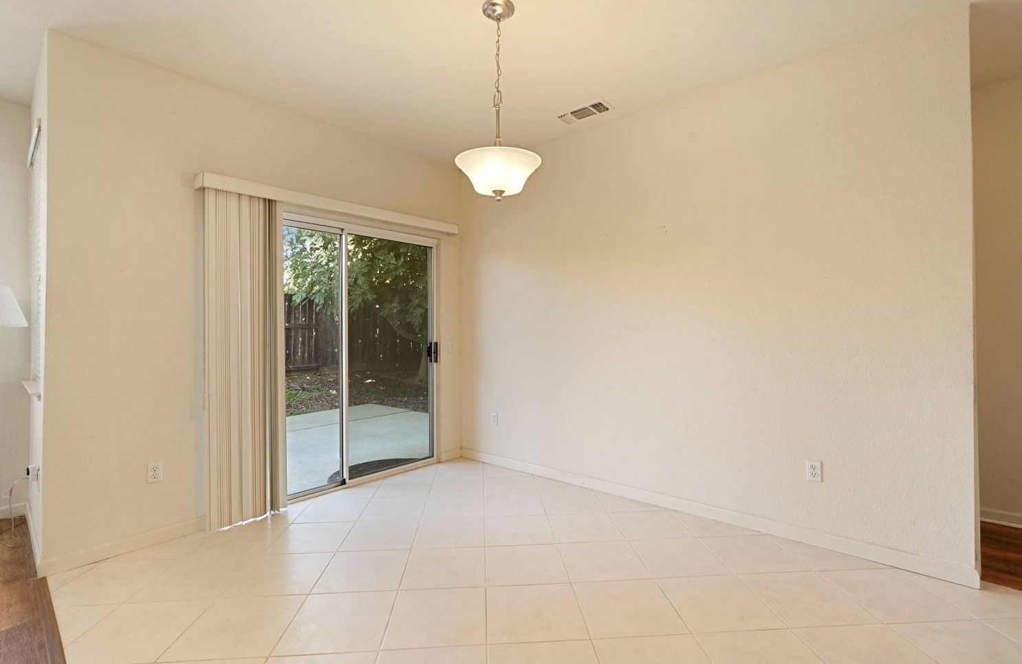 221 Aruba Cir, Sacramento CA  95823-5985 exterior