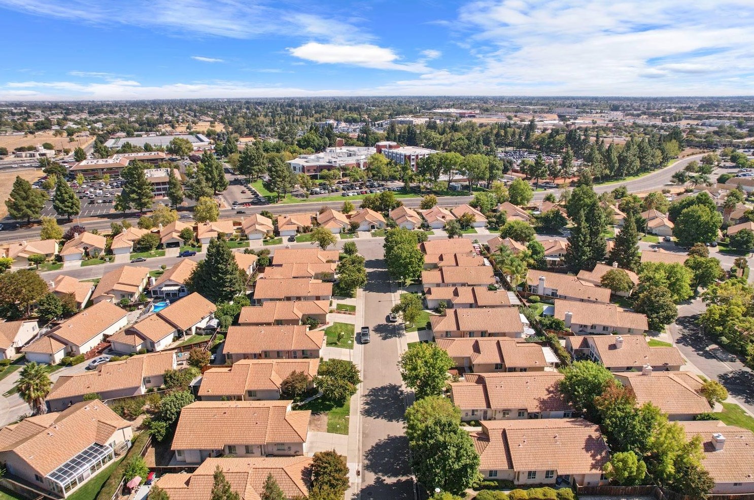 221 Aruba Cir, Sacramento CA  95823-5985 exterior