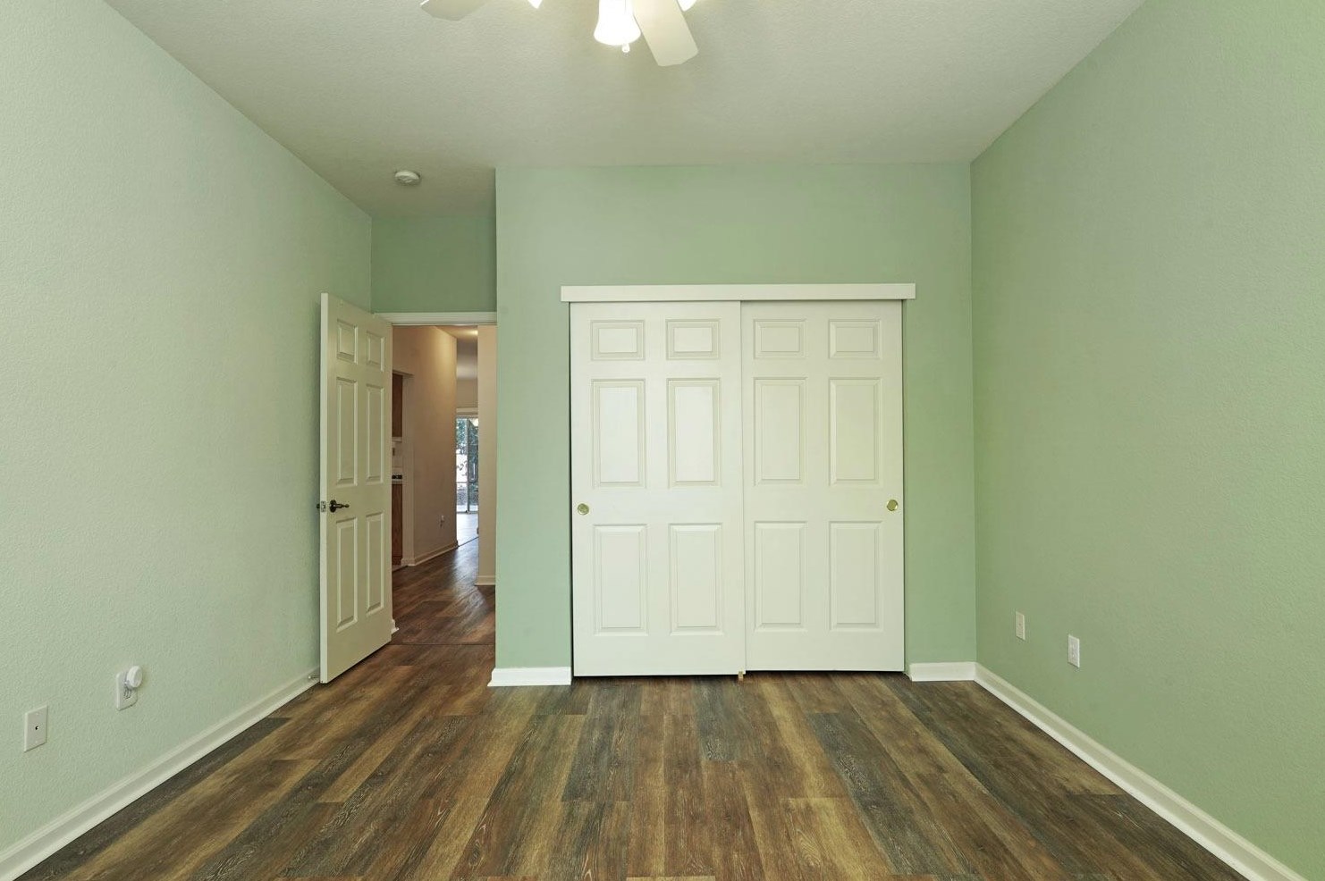 221 Aruba Cir, Sacramento CA  95823-5985 exterior