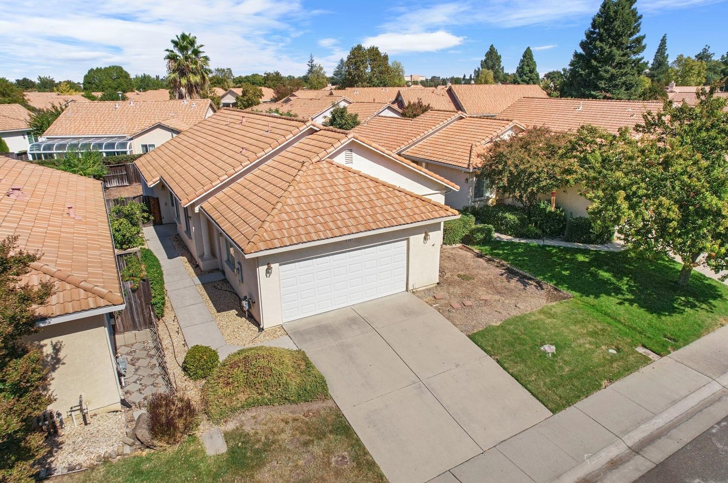 221 Aruba Cir, Sacramento CA  95823-5985 exterior