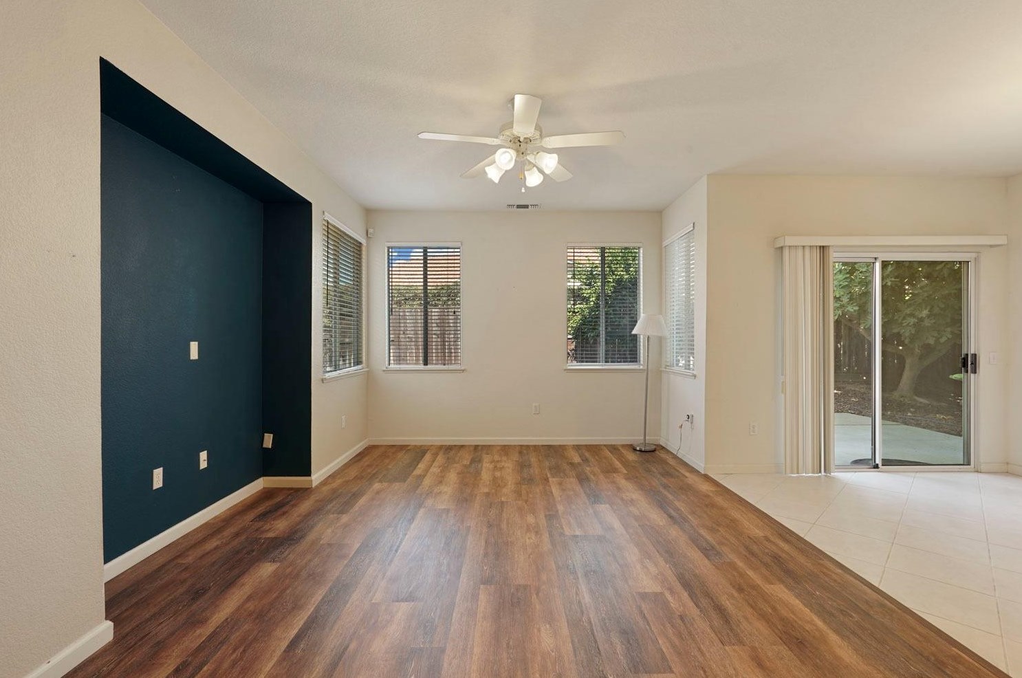 221 Aruba Cir, Sacramento CA  95823-5985 exterior