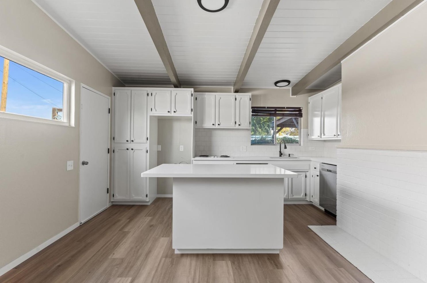 1431 Clark Ave, Yuba City CA  95991-2821 exterior