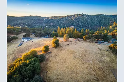 19635 Peyton Pl, Grass Valley, CA 95949 - Photo 13