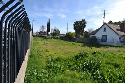 240 S Santa Cruz Avenue, Modesto, CA 95354 - Photo 1