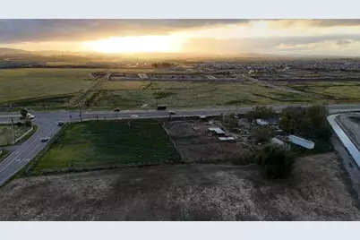 22718 Mountain House Parkway, Tracy, CA 95391 - Photo 9