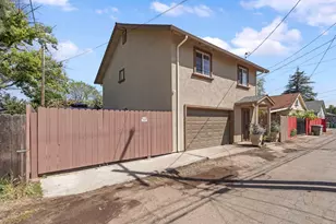 424 E Oak St, Lodi, CA 95240 - Photo 1