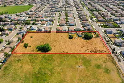 1957 W Woodward Avenue, Manteca, CA 95337 - Photo 5