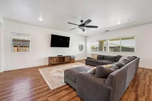 2074 Abbeylane Way, Olivehurst, CA 95961 - Photo 9