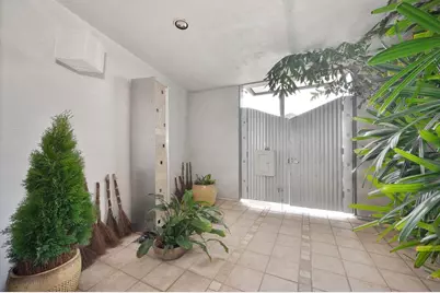 2101 28th Street, Sacramento, CA 95818 - Photo 13