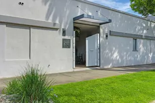 2101 28th St, Sacramento, CA 95818 - Photo 63