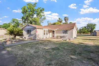 700 Montana Avenue, Turlock, CA 95380 - Photo 1