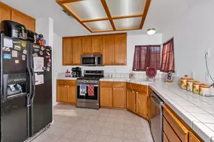 1928 Davis Dr, Los Banos, CA 93635 - Photo 13