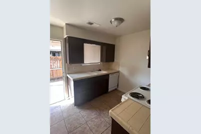 2532 W Chestnut Court, Visalia, CA 93277 - Photo 3