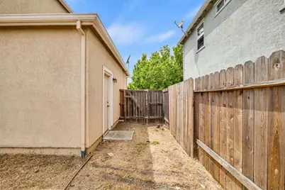 5912 Caddington Way, Sacramento, CA 95835 - Photo 39