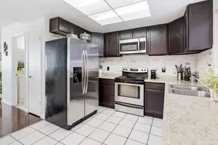 7570 Burgoyne Ln, Sacramento, CA 95823 - Photo 13