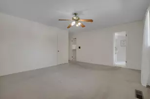 7025 Hillcrest Dr, Modesto, CA 95356 - Photo 29