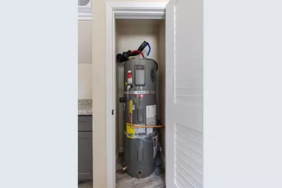 303 W Lockeford, Lodi, CA 95240 - Photo 17