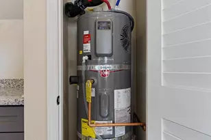 303 W Lockeford, Lodi, CA 95240 - Photo 17