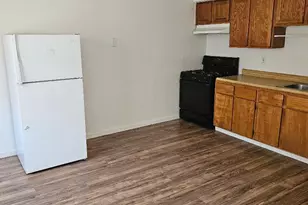 924 W 13th St, Merced, CA 95341 - Photo 1