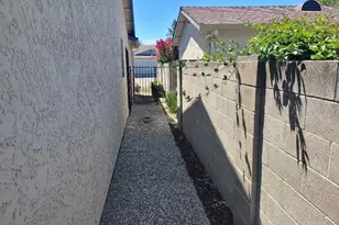 7407 Sunborough Ln, Sacramento, CA 95828 - Photo 25