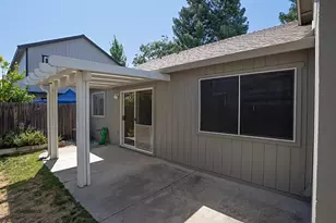 6348 Laguna Mirage Ln, Elk Grove, CA 95758 - Photo 11