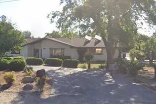 827 N Armstrong Ave, Clovis, CA 93611 - Photo 1