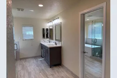 8800 Tiogawoods Drive, Sacramento, CA 95828 - Photo 21