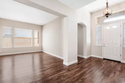 9219 Crowell Drive, Elk Grove, CA 95624 - Photo 5