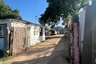 809 S B, Madera, CA 93638 - Photo 15