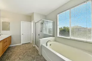 9452 Lyndley Plaza Way, Elk Grove, CA 95624 - Photo 39