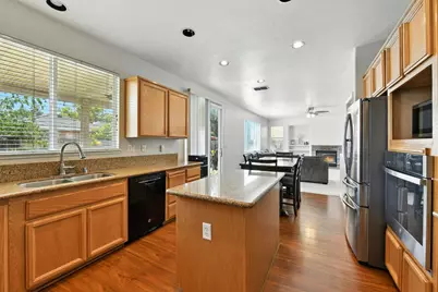 9452 Lyndley Plaza Way, Elk Grove, CA 95624 - Photo 15