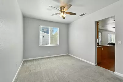 9452 Lyndley Plaza Way, Elk Grove, CA 95624 - Photo 23