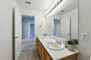 9452 Lyndley Plaza Way, Elk Grove, CA 95624 - Photo 45