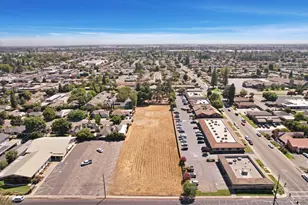380 S Sunset Dr, Lodi, CA 95240 - Photo 1