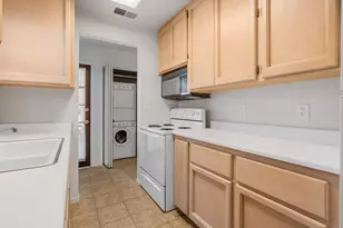 6827 Shiloh Ct, Stockton, CA 95219 - Photo 11
