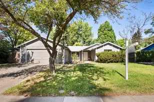 579 De Mar Dr, Sacramento, CA 95831 - Photo 1