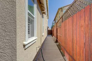 313 Michael Cox Ln, Tracy, CA 95377 - Photo 9