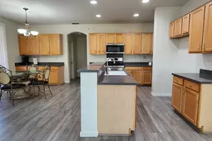 8669 Banton Cir, Elk Grove, CA 95624 - Photo 17