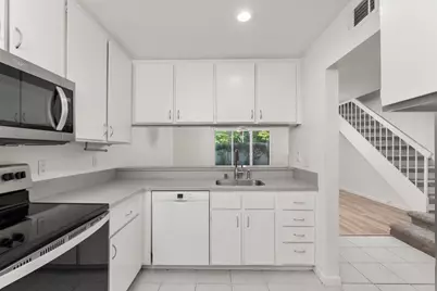 709 Woodside Ln E #2, Sacramento, CA 95825 - Photo 3