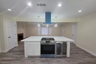 1098 E 21st St, Merced, CA 95340 - Photo 9