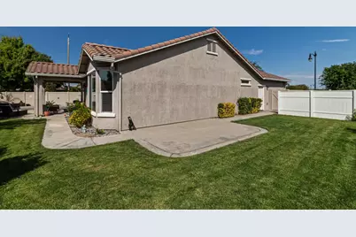 2421 Shady Oak Place, Manteca, CA 95336 - Photo 37