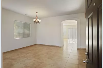 2402 Sailboat Court, Stockton, CA 95206 - Photo 5