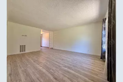 2420 Oxford Way #F17, Stockton, CA 95204 - Photo 5