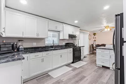 Village Circle, Sacramento, CA 95838 - Photo 19